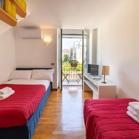 Portalba Palace: Spacious Three-bedroom With Views